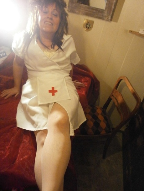 Live cam: Mature lady Caro gest dressed up in 'naughty nurse costume'.