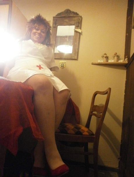 Mature girl Caro gest dressed up as an indiscernible nurse for a live cam presentation.