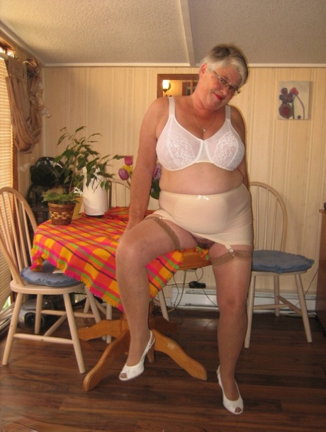 Fat Granny Girdle Goddess Exposes Her Huge Boobs In A Girdle And Nylons