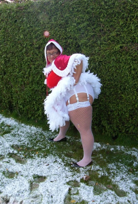 Warm Sweet Honey is a fat amateur who engages in outdoor lesbian sex on Christmas Eve.