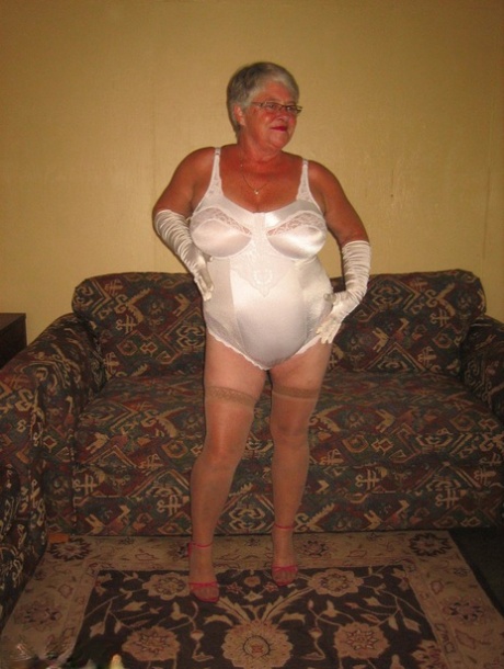 Lavish her breasts and pussy from lingerie as the Amateur Granny Girdle Goddess.