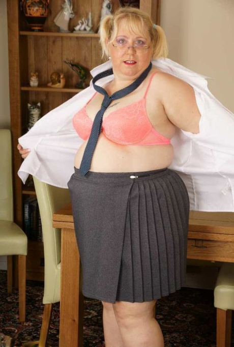 Obese Blonde Lexie Cummings Gets Naked While Wearing A Necktie