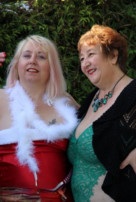 The boobs of Fat Granny Kinky Carol and her BBW girlfriend were discovered in a yard.