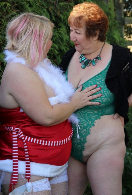 In a yard, Fat Granny Kinky Carol and her BBW girlfriend revealed their breasts to the world.