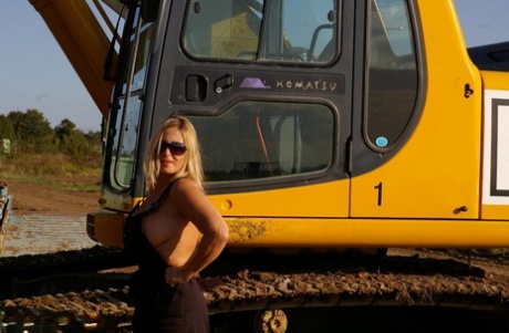 Blonde prostitute Nude Chrissy strip down while wearing sunglasses for a heavy load of equipment.