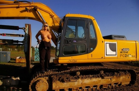 Nude Chrissy, a blonde who is not famous, exposes herself in shades before using heavy equipment for her performance.