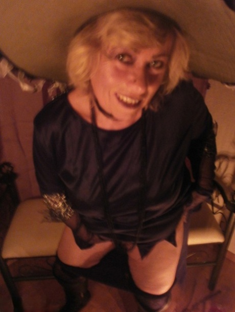 Wild Mature Witch Caro Sticking A Fat Dildo Up Her Juicy Twat For A Halloween