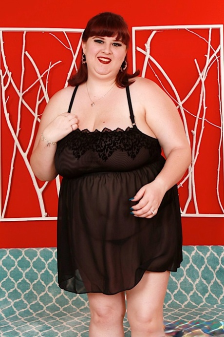 SSBBW Shanelle Savage removes baby doll lingerie to pose naked on a futon