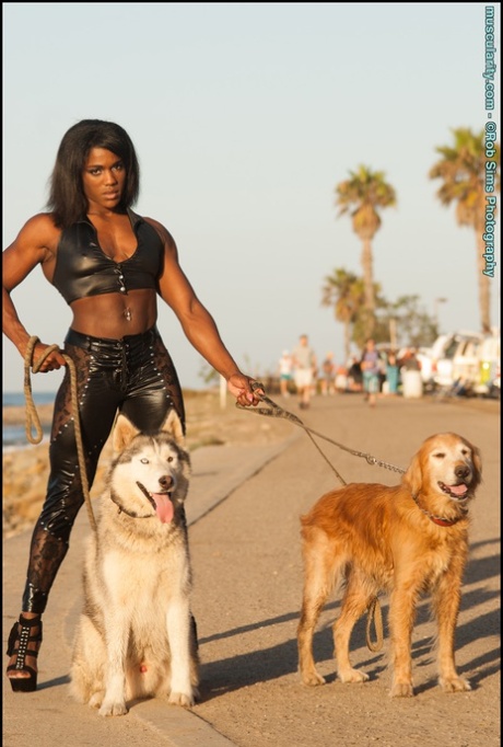 Ebony Bodybuilder Jaquita Person Taylor Shows Her Ripped Body On A Boardwalk