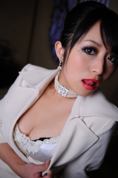 Narrated: Japanese model Nana Kunimi models a high-end, "lace bra" with red lips.