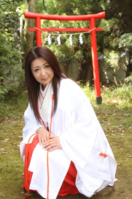 Japanese woman Ayano Murasaki, who is older than her age, exposes herself with her tits and bush in the yard.