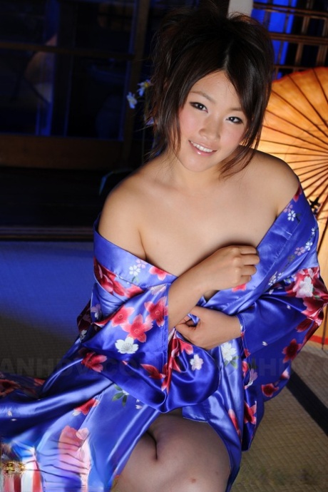 In a classic Kimono gown, the shoulders of Japanese female Nene Nagasawa are covered.