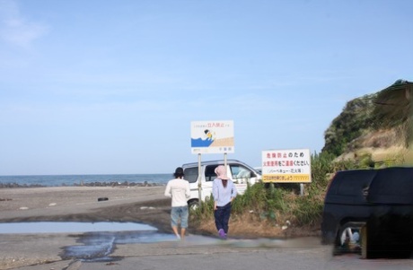 In her pants, a Japanese girl wears a bonnet and rubber boots while masturbating.