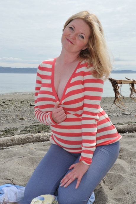 In front of the beach, middle-aged lady Tasty Trixie displays her supple but attractive toes and breasts.