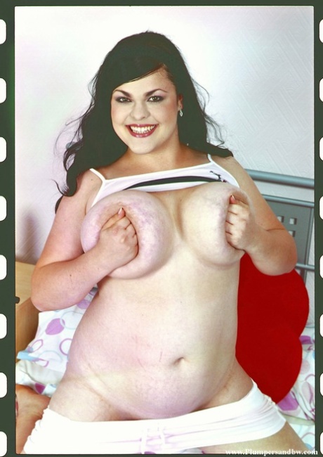 Her plumper part, or brunette shape, exposes her massive breasts before playing with it in the womb.