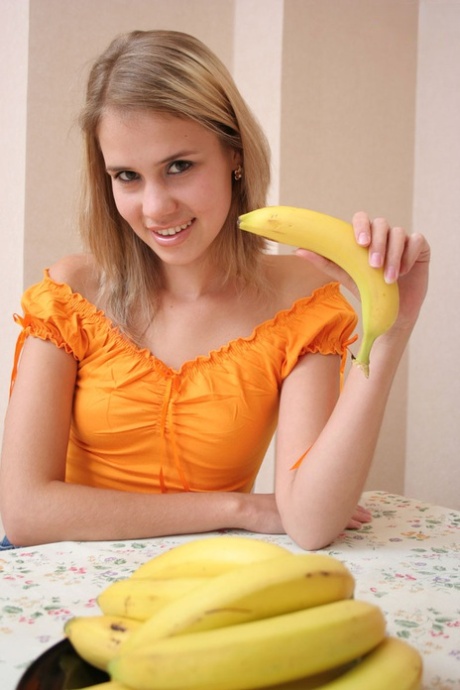 Blonde Amateur Peels Off Her Clothes Before Doing The Same To A Banana