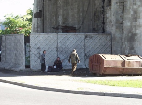 Long grasses: A white girl fucks a homeless military man in the privacy of their home.