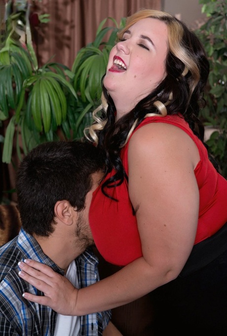 A fat lady, Marilyn White, chokes her man before he pulls his buttocks naked.