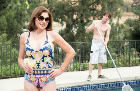 Horny Mature Mom Cashmere Doffs Swimsuit By The Pool & Seduces Young Neighbor