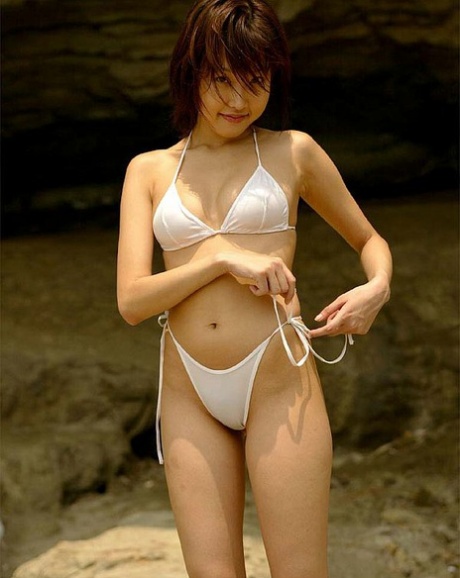 Japanese Solo Girl Keiko Akino Releases Her Bush From Bikini Bottoms