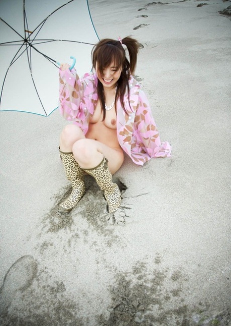 Japanese teen Namiki goes totally nude at various indoor and outdoor locations