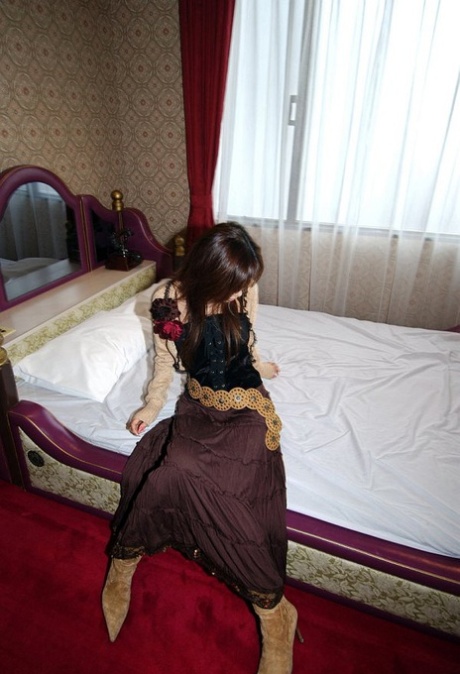 In her solo act, the sexy Japanese girl Yua Aida displays her natural breasts and vagina.