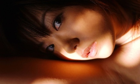 Japanese model Saki Ninomiya displays her hair by revealing it after visiting the market.