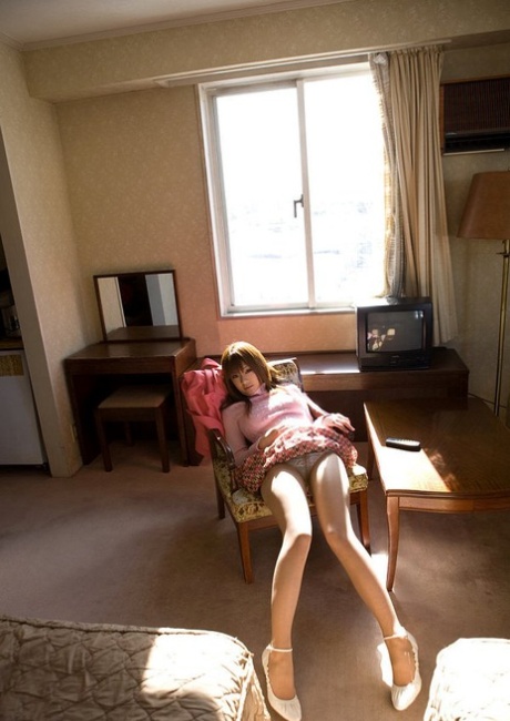 Adorable Japanese teen Minor poses naked on bed in the Winter