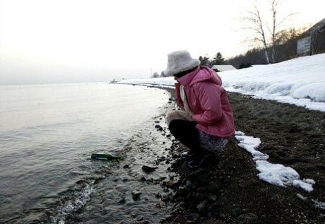 Before going home, Hitomi Hayasaka, a charming Japanese girl, pees on the snow with ease.