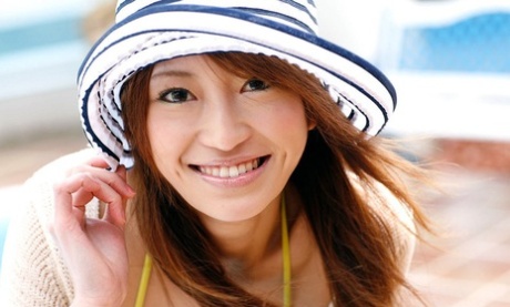 Wearing a bikini and hat, Yu Saotome, a Japanese girl with red hair, is wandering around.