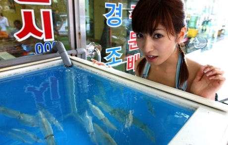 Before a naked solo shoot, Japanese redhead named An Naba samples street food.