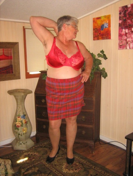Old Amateur Girdle Goddess Plays With A Sex Toy While Disrobing By Herself