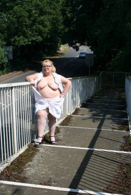 As she crosses a pedestrian overpass, Lexie Cummings, who is a fat blonde girl, exposes herself.