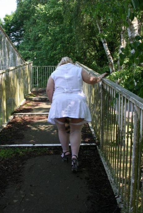 Lexie Cummings, who is overweight and blonde, bares her physique while passing a pedestrian overpass.