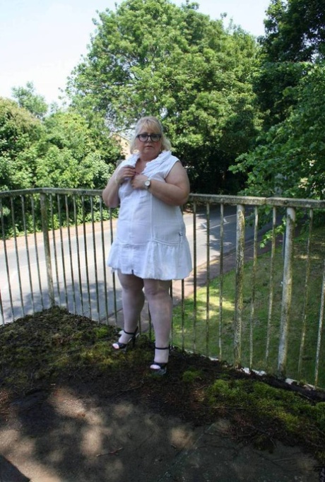 On a pedestrian overpass Lexie Cummings, the fat blonde: Exposed on her right hand and legs (pictured) With her left leg missing from the cut,