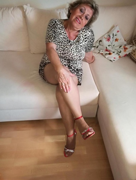 Horny Nan Caro Pets Her Snatch Prior To Fondling Her Natural Breasts