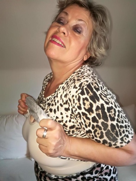 Horny Nan Caro Pets Her Snatch Prior To Fondling Her Natural Breasts