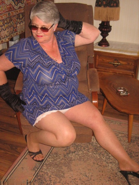 Dishes: The "Fat Granny Girdle Goddess" gets naked in shades and gloves, and she wears a pantyhose and her granny bottom