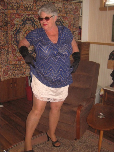 Wearing shades, gloves, and pantyhose, the fat granny girdle goddess exposes herself.