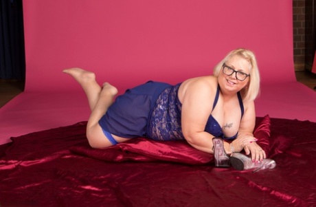 In her lingerie and stockings, Lexie Cummings shows off the fat shenanigans.