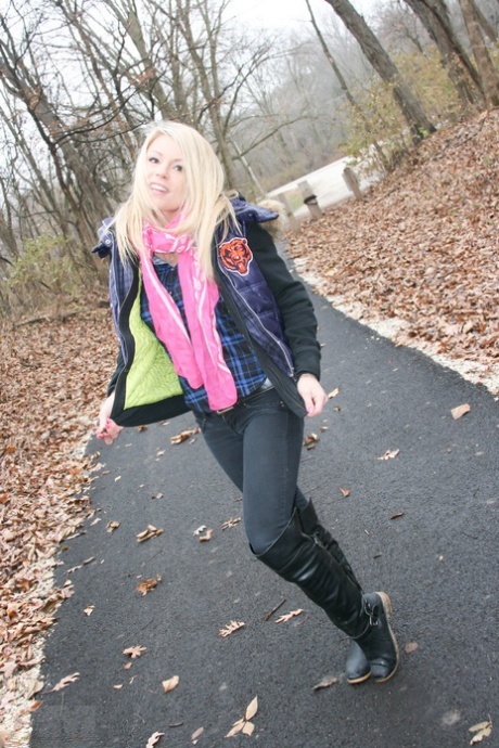 During the coldest day of her life, amateur girl Meet Madden flaunts a pink bra while hiking in the woods.