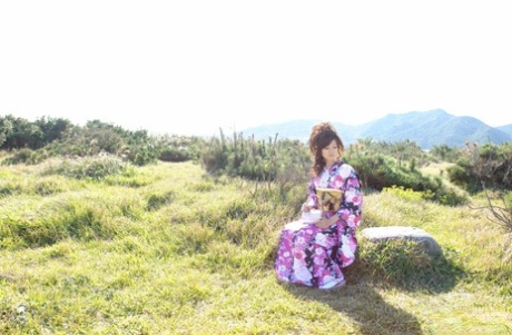 Wearing a kimono, Chiaki is an Asian model who strolls along the beach and surrounding area.