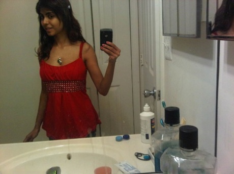 Pretty Indian Girl Uncovers Her Nice Tits While Taking Self Shots In A Mirror