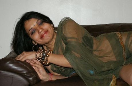 Indian MILF Kavya Sharma goes naked on a couch after she removes her clothing.