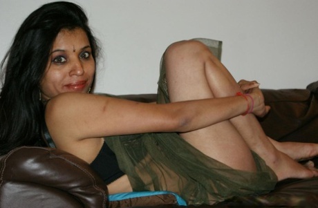 The Indian cricketer MILF Kavya Sharma goes naked on a couch after taking off her clothes.