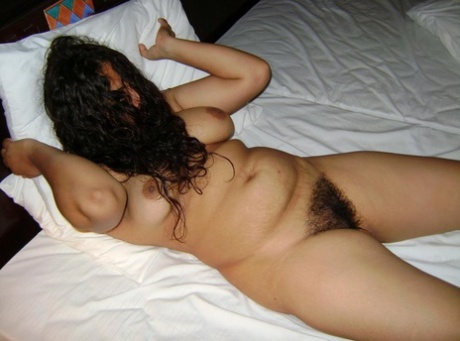 Indian Wife - Desi Indian Wife Porn Pics & Naked Photos - PornPics.com