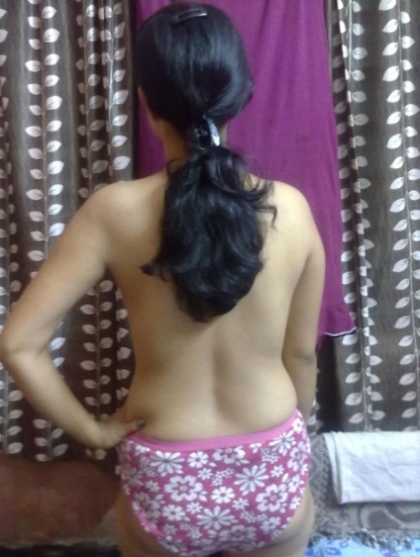 Indian Panties Nude - Indian Teen Panties Porn Pics & Naked Photos - PornPics.com