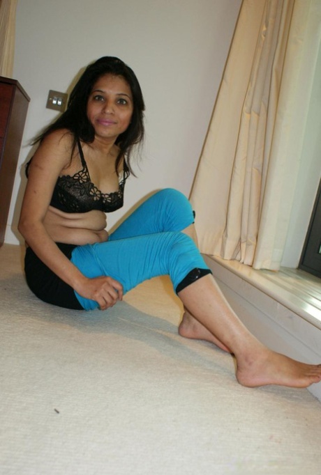 As she gets nude, Kavya Sharma, an Indian woman, exposes her natural breasts.