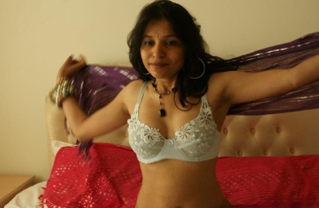 In a bed, MILF Kavya Sharma from India is seen naked during her solo performances.