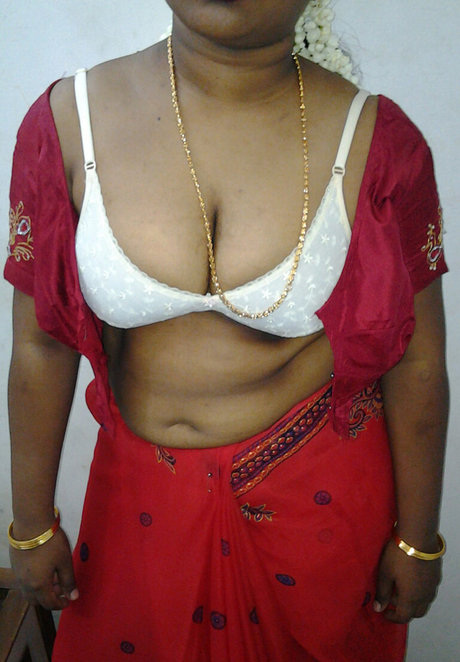 East Indian Nude Over 40 - Mature Indian Porn Pics & Naked Photos - PornPics.com